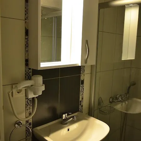 Lukkies Nocleg ze śniadaniem 4*