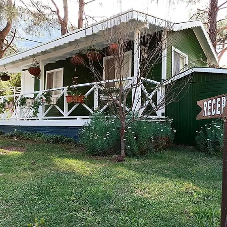 Lukkies Bed and Breakfast Çıralı