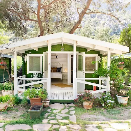 Bed and Breakfast Lukkies 4*