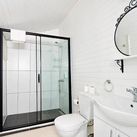 Lukkies Bed and Breakfast 4*