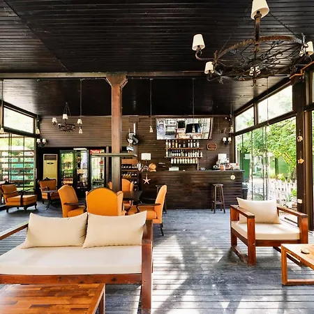 Bed and Breakfast Lukkies Çıralı