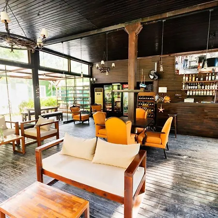 Lukkies Bed and Breakfast 4*