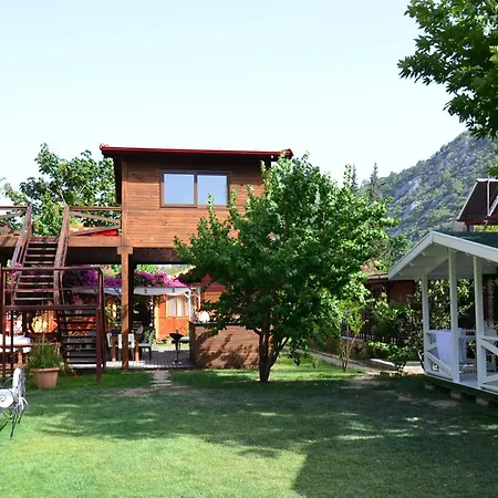 Bed and Breakfast Lukkies Çıralı