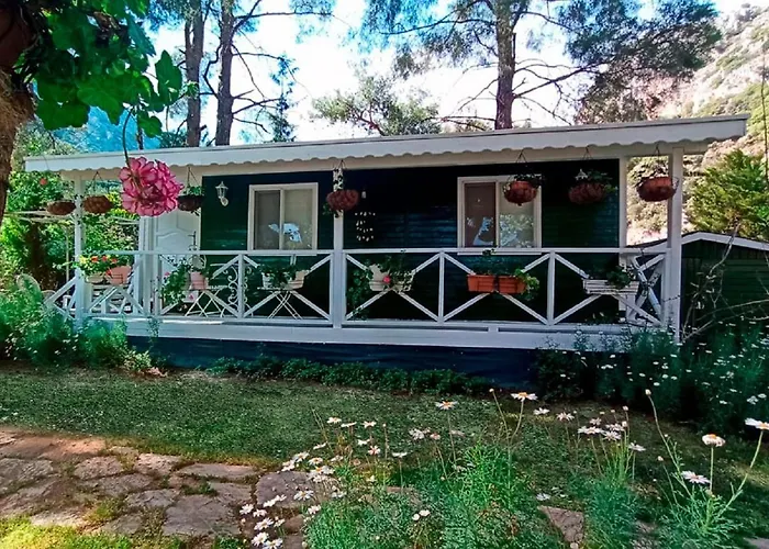 Lukkies Bed & Breakfast Çıralı