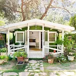 Bed and Breakfast Lukkies 4*