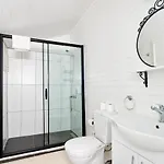 Lukkies Bed and Breakfast 4*