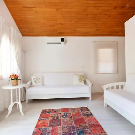 Lukkies Bed & Breakfast Çıralı
